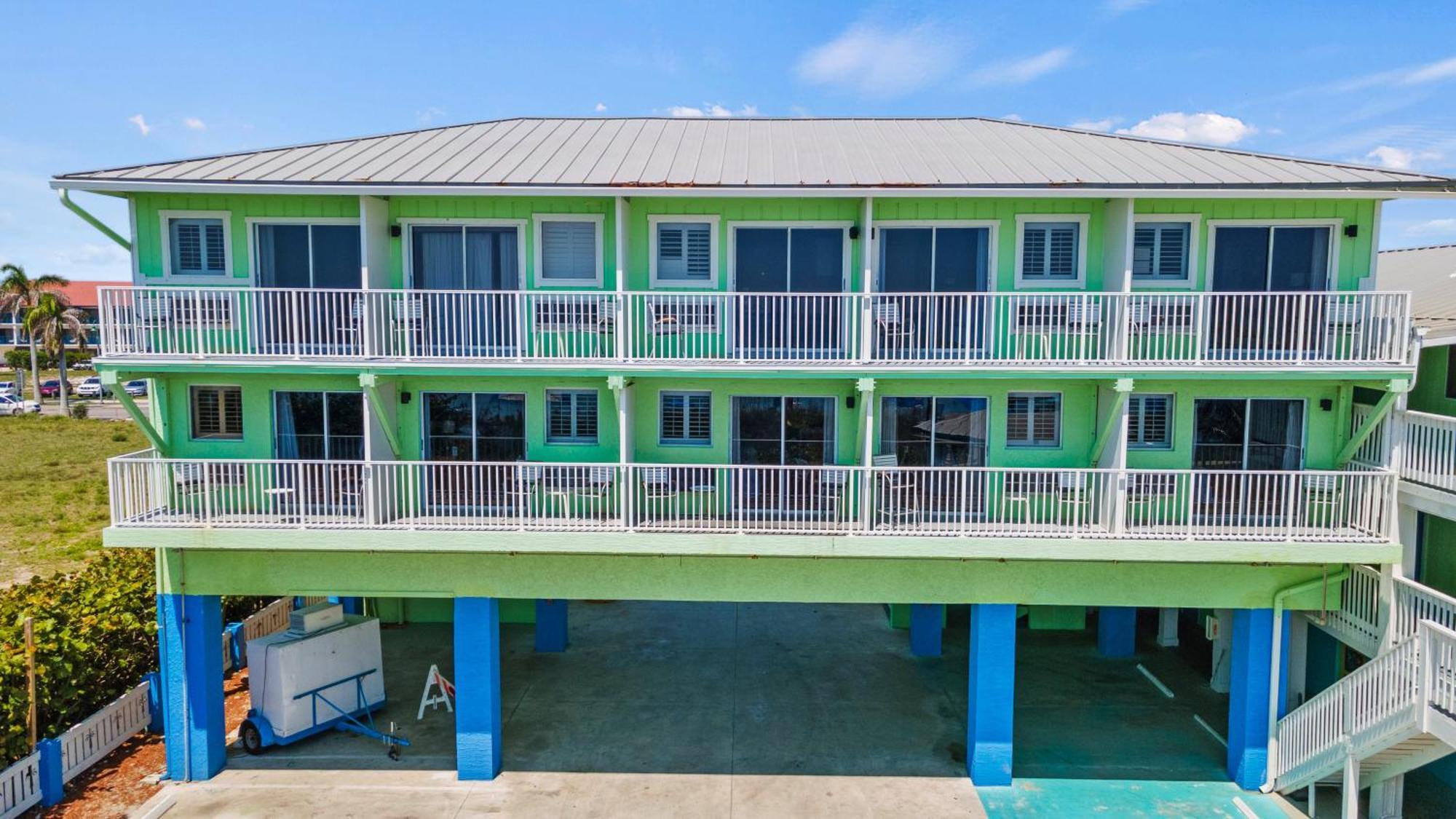 Partial Ocean View Hotel Room- King Bed #1 Fort Pierce Buitenkant foto